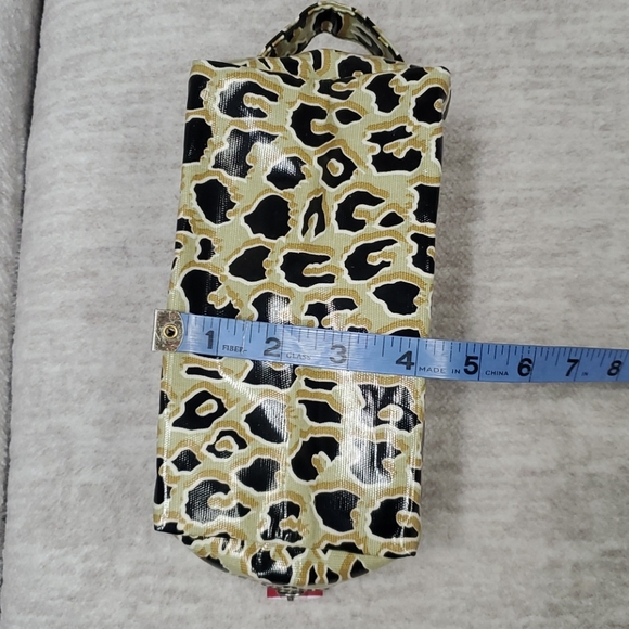 Lou Harvey Animal Print Zip Cosmetic Travel Pouch - Picture 9 of 11
